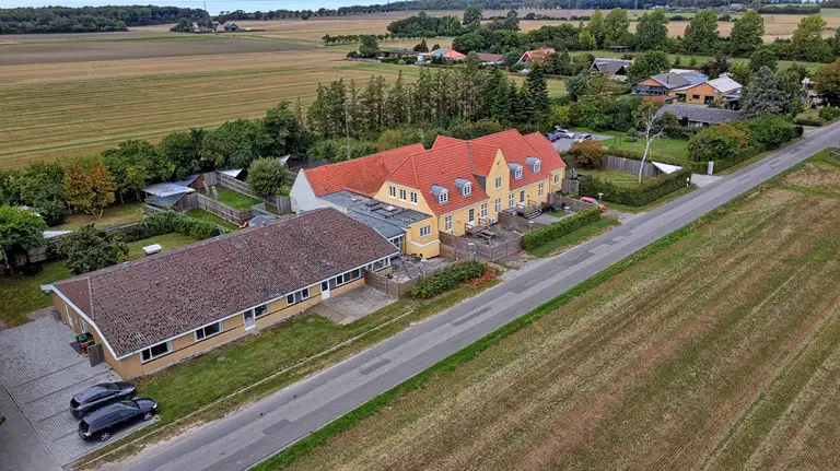 En tilbygning til en gammel landejendom.